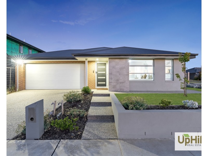 2 Choir Street, Clyde North VIC 3978