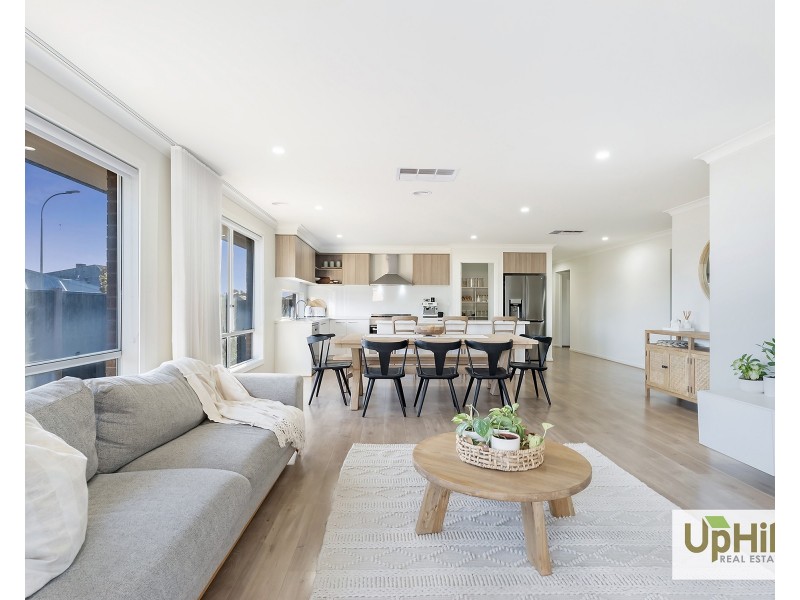 2 Choir Street, Clyde North VIC 3978