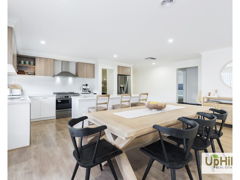 2 Choir Street, Clyde North VIC 3978