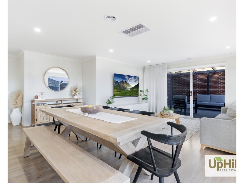 2 Choir Street, Clyde North VIC 3978