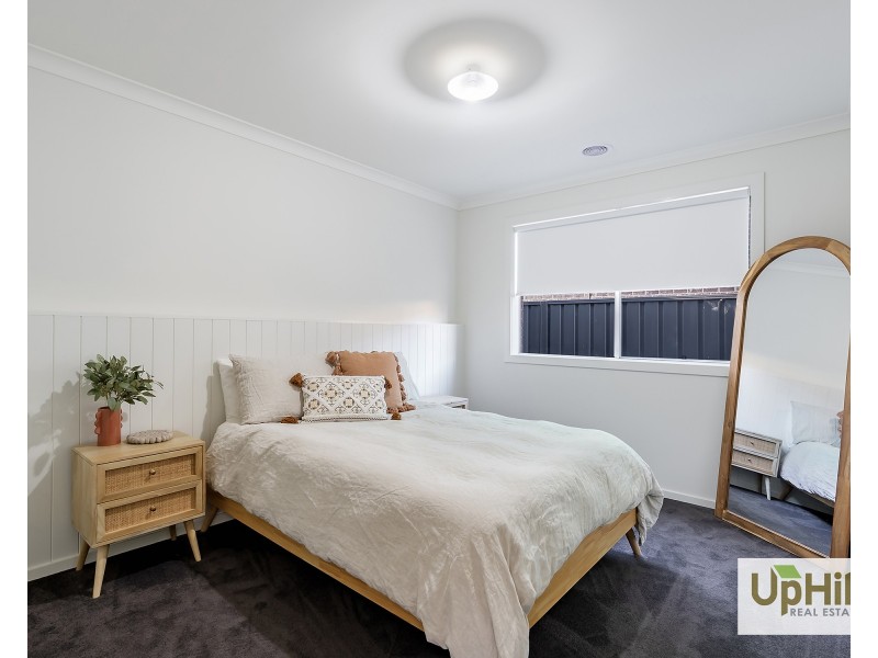 2 Choir Street, Clyde North VIC 3978
