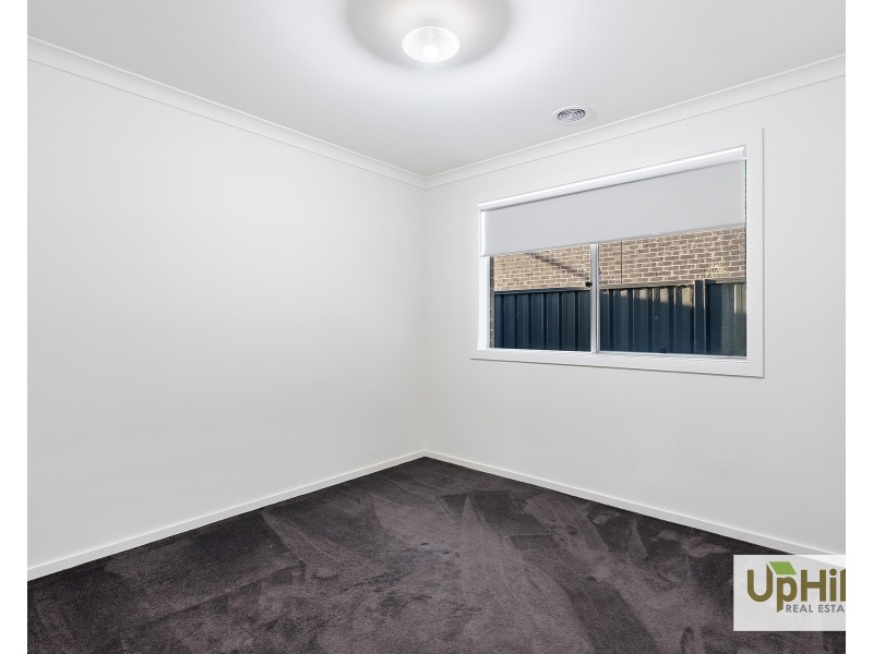 2 Choir Street, Clyde North VIC 3978