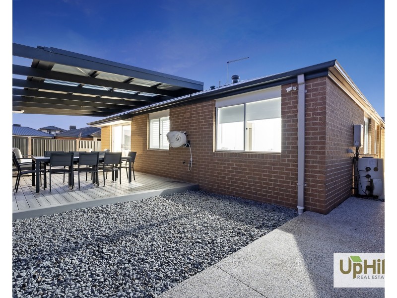 2 Choir Street, Clyde North VIC 3978
