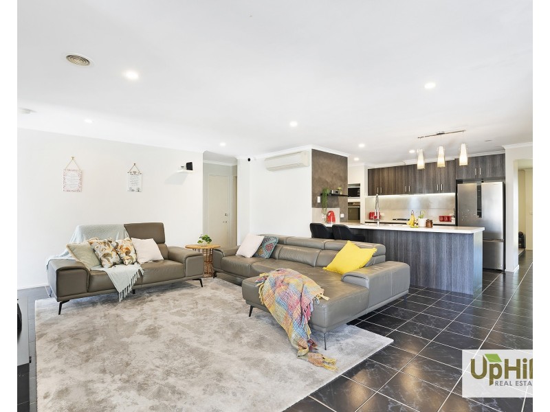 10 Woodchase Court, Cranbourne East VIC 3977