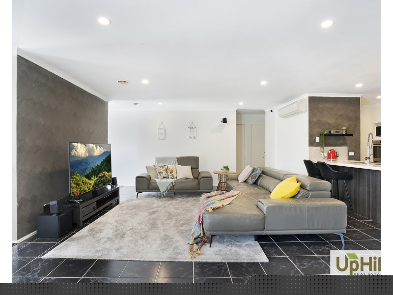 10 Woodchase Court, Cranbourne East VIC 3977