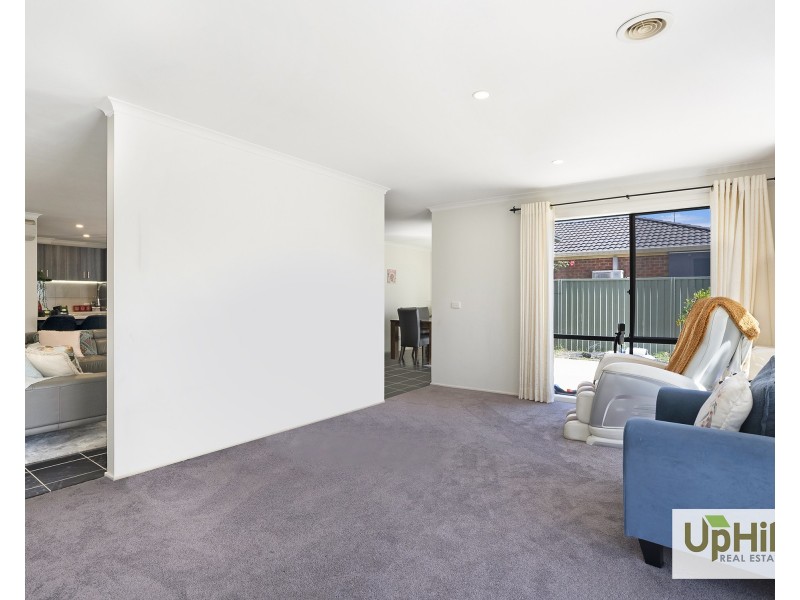 10 Woodchase Court, Cranbourne East VIC 3977