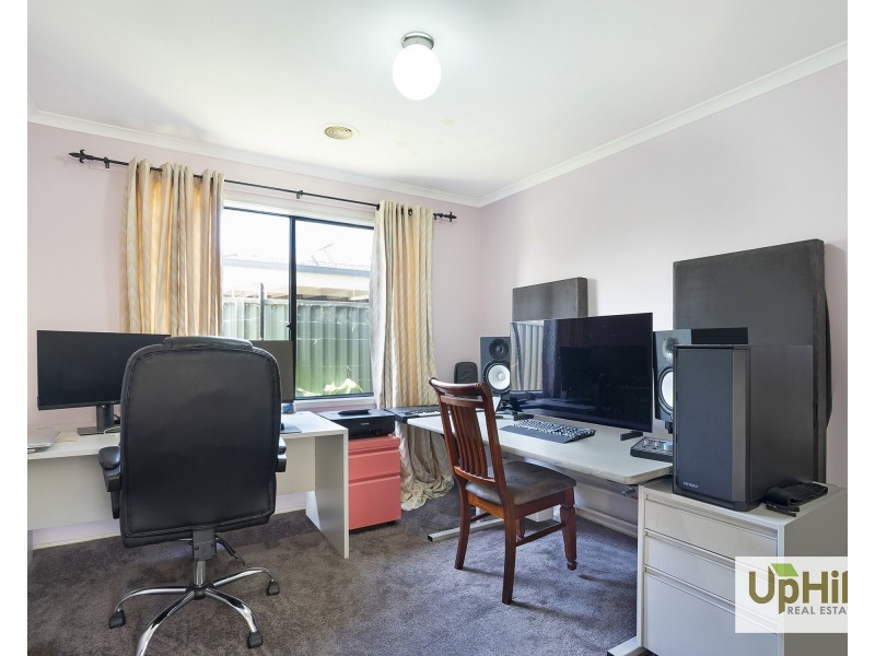 10 Woodchase Court, Cranbourne East VIC 3977