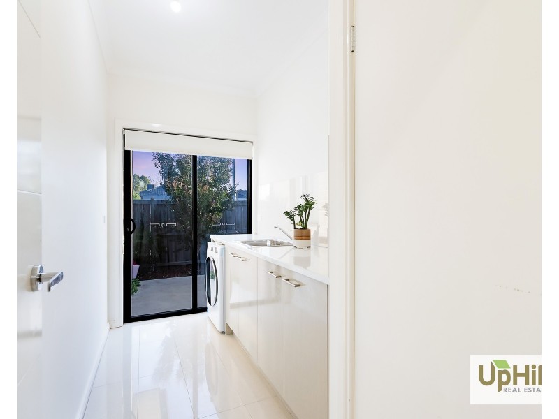 1 Elland Road, Clyde North VIC 3978