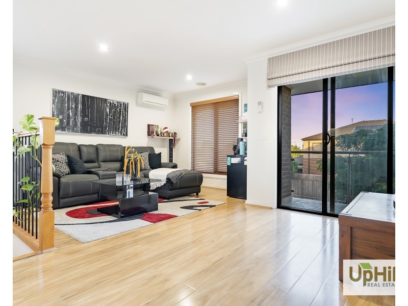 1 Elland Road, Clyde North VIC 3978