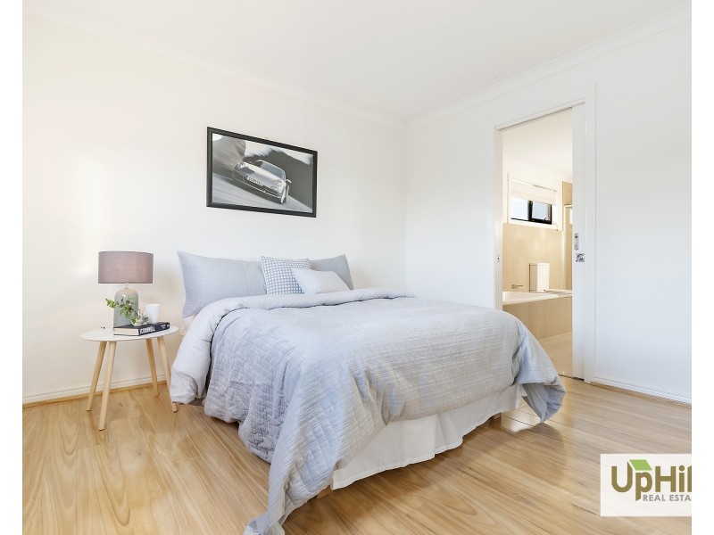 1 Elland Road, Clyde North VIC 3978