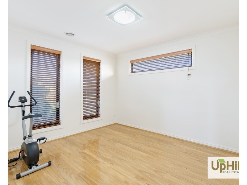 1 Elland Road, Clyde North VIC 3978