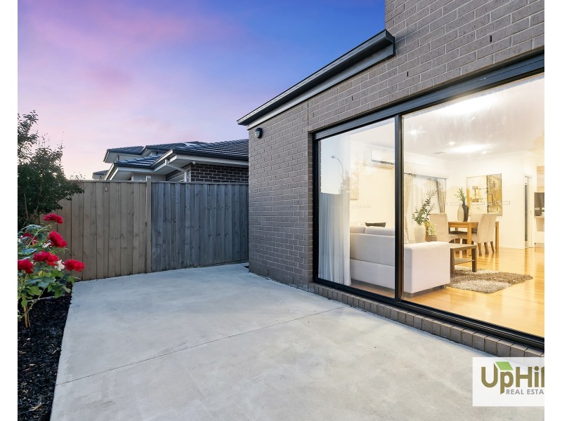 1 Elland Road, Clyde North VIC 3978