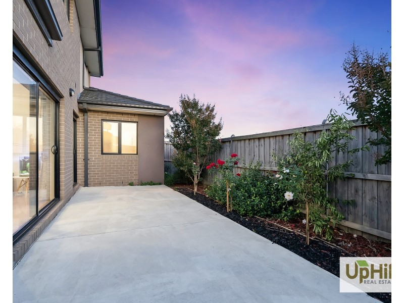 1 Elland Road, Clyde North VIC 3978