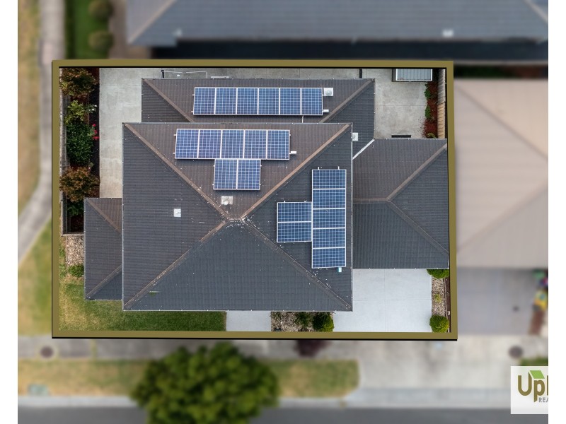 1 Elland Road, Clyde North VIC 3978