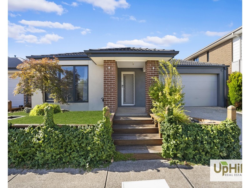 15 Savage Way, Clyde North VIC 3978