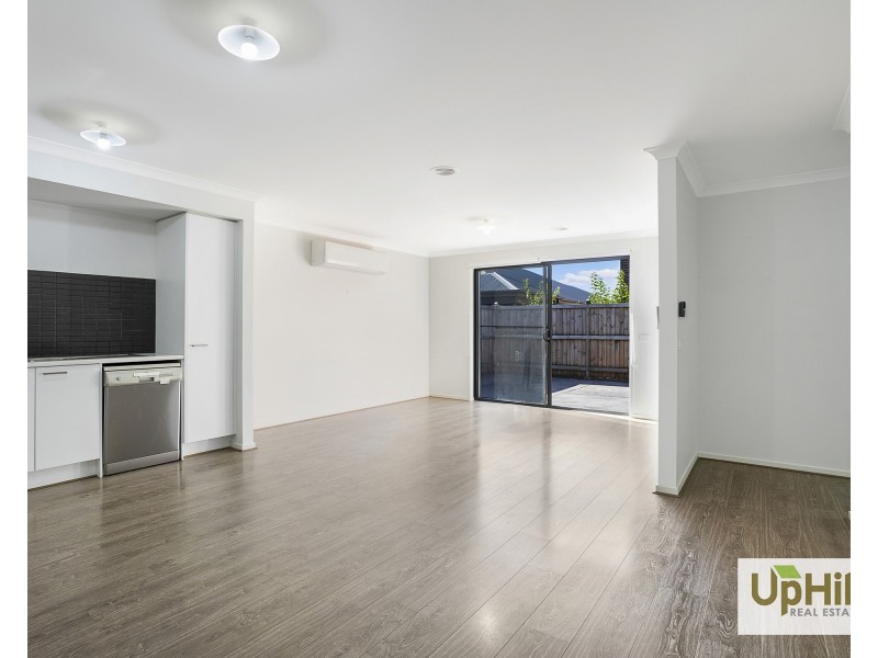 15 Savage Way, Clyde North VIC 3978