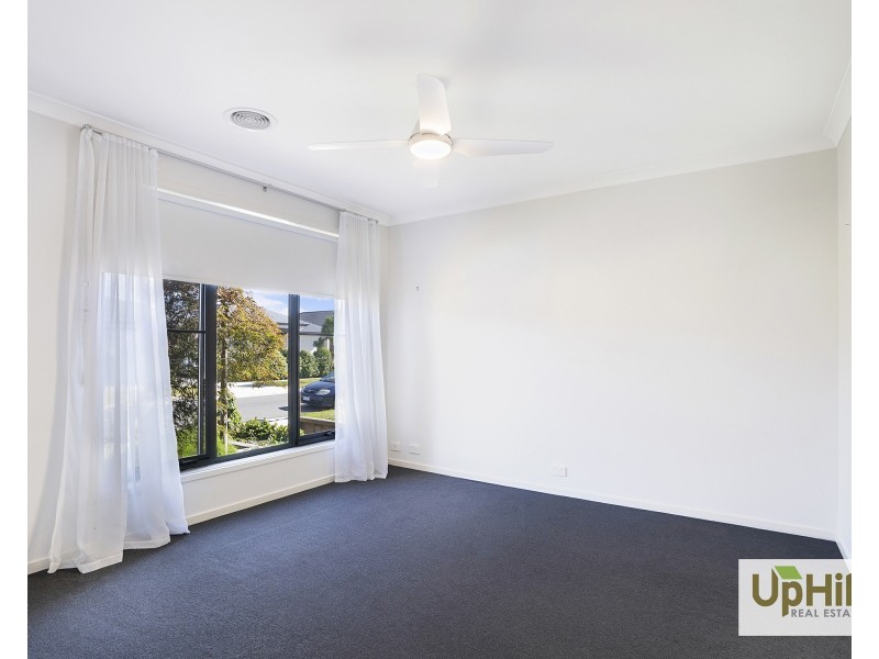 15 Savage Way, Clyde North VIC 3978