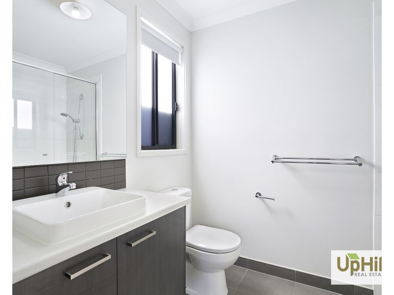 15 Savage Way, Clyde North VIC 3978