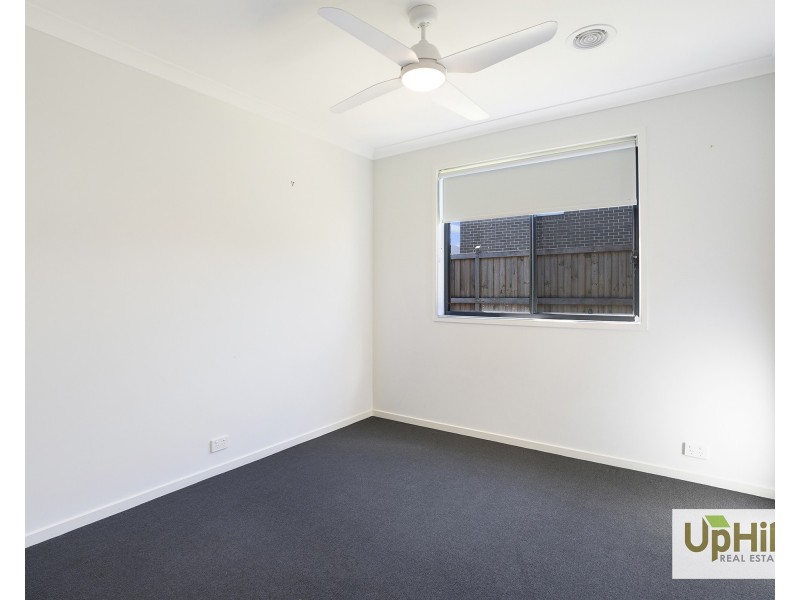 15 Savage Way, Clyde North VIC 3978