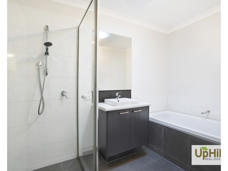 15 Savage Way, Clyde North VIC 3978