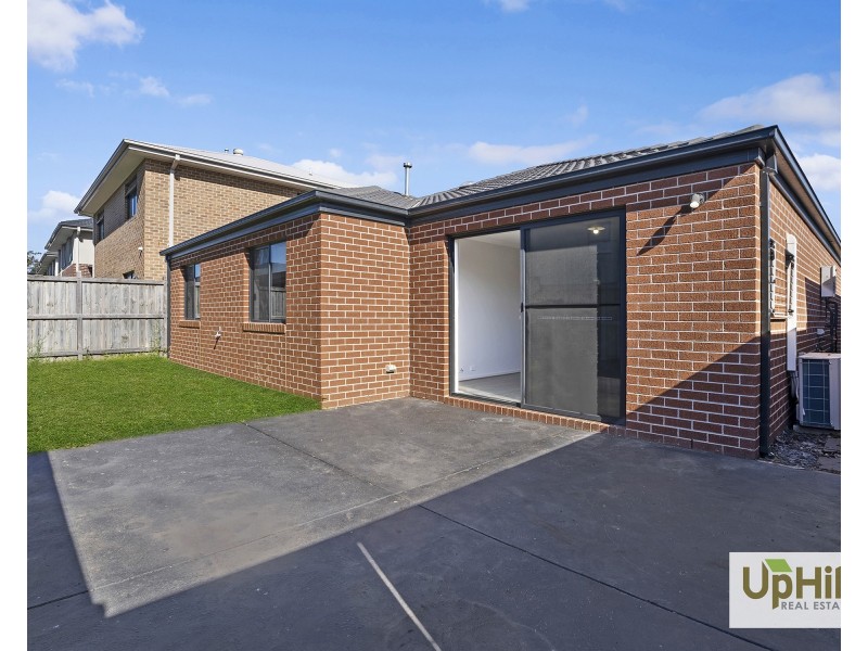 15 Savage Way, Clyde North VIC 3978