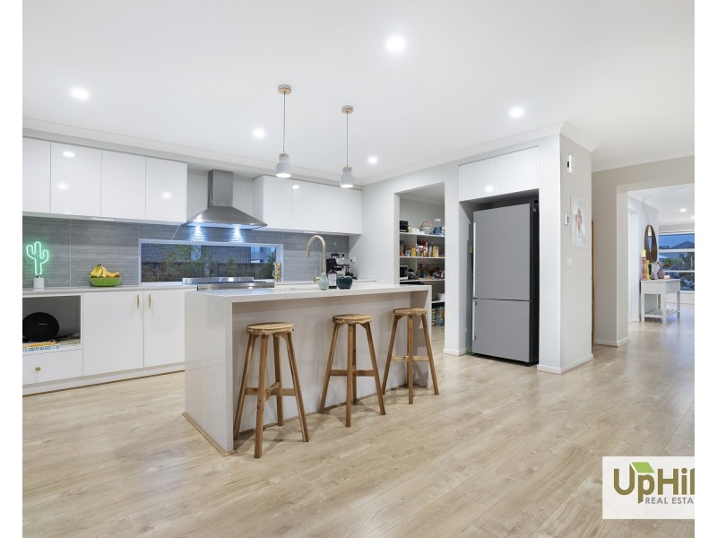 5 Byzantium Mews, Clyde North VIC 3978