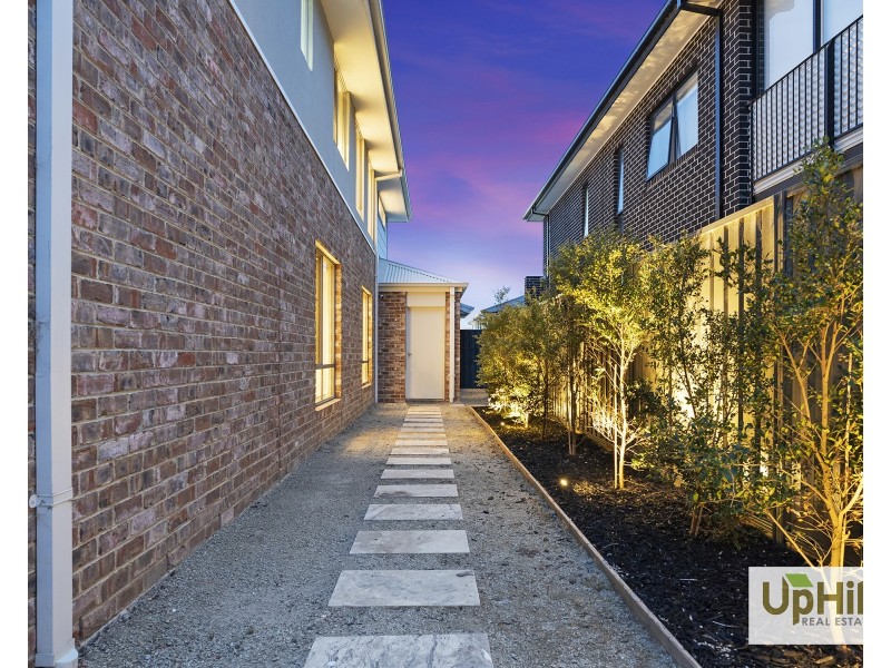 5 Byzantium Mews, Clyde North VIC 3978