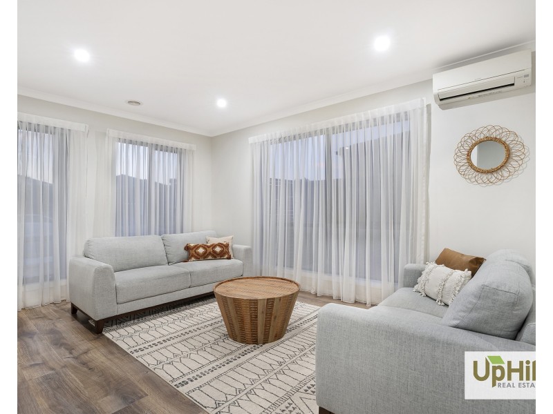 11 Everard Avenue, Clyde North VIC 3978