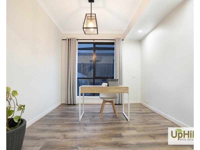 11 Everard Avenue, Clyde North VIC 3978