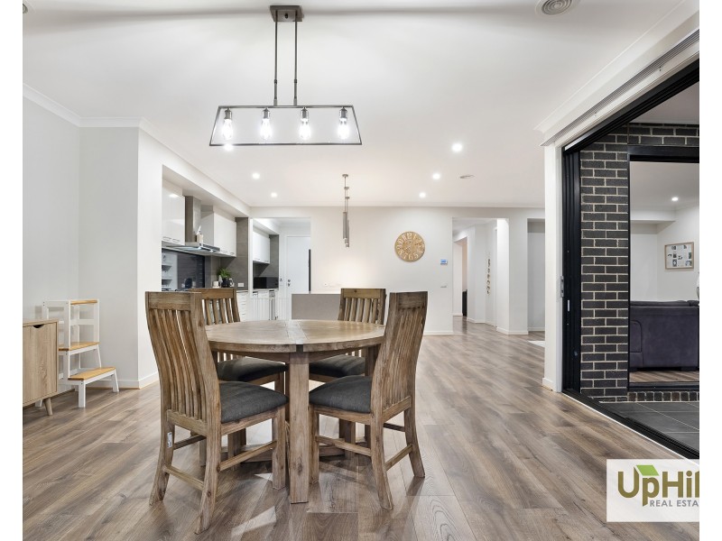 11 Everard Avenue, Clyde North VIC 3978