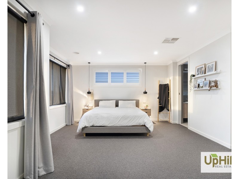 11 Everard Avenue, Clyde North VIC 3978