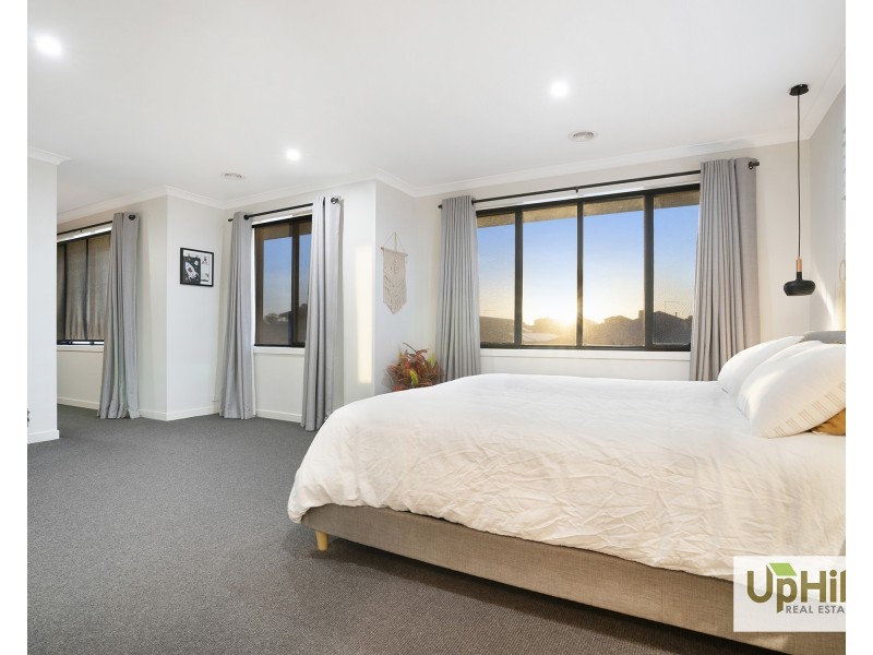 11 Everard Avenue, Clyde North VIC 3978