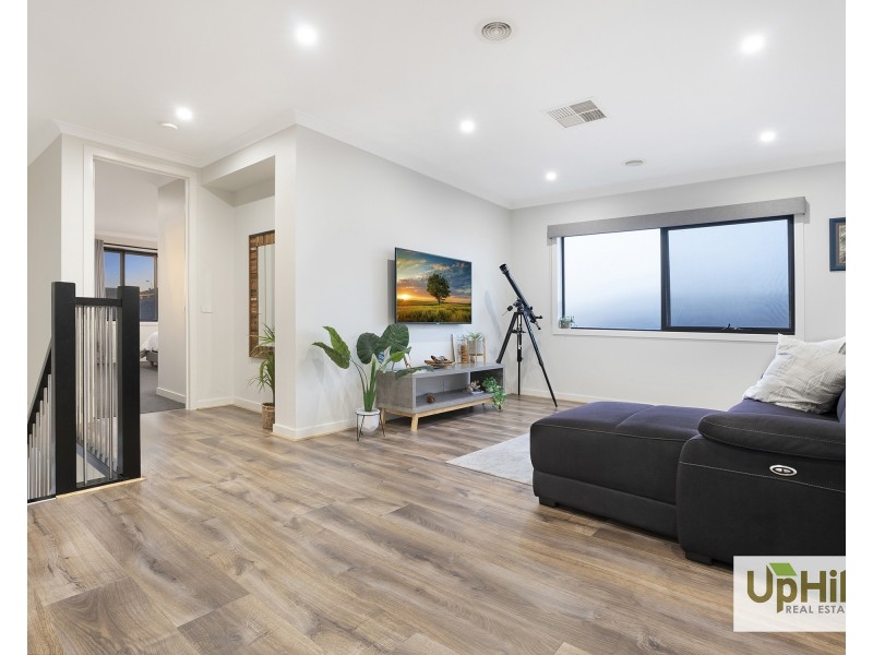 11 Everard Avenue, Clyde North VIC 3978