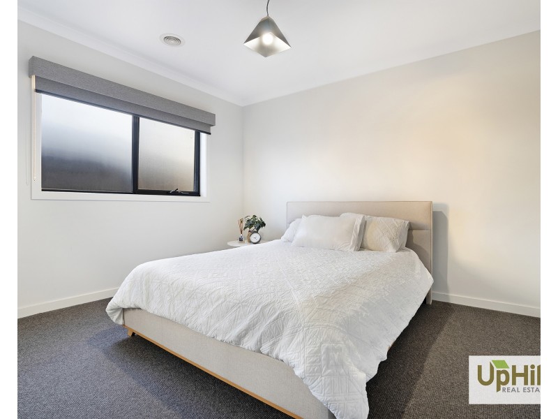 11 Everard Avenue, Clyde North VIC 3978