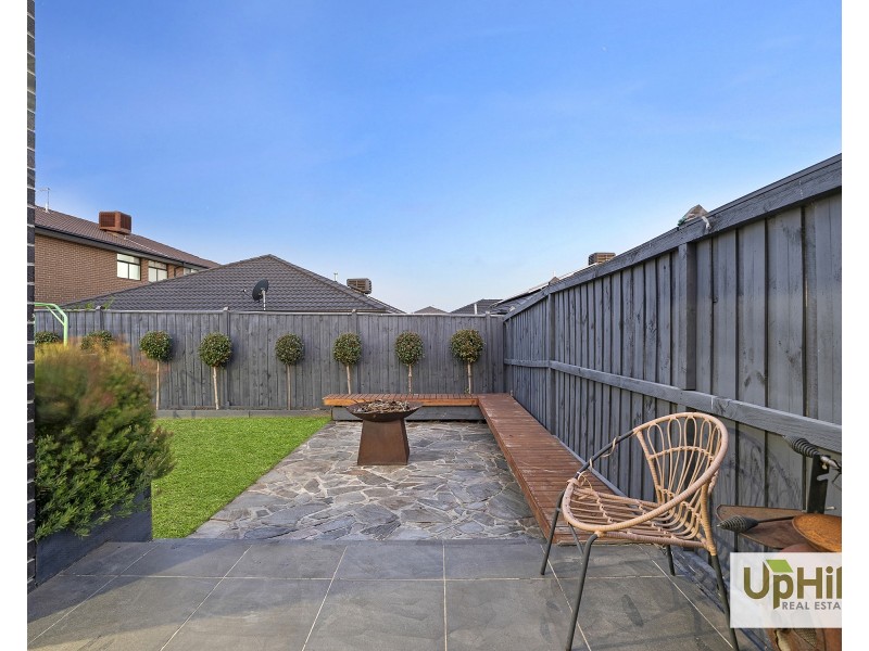 11 Everard Avenue, Clyde North VIC 3978