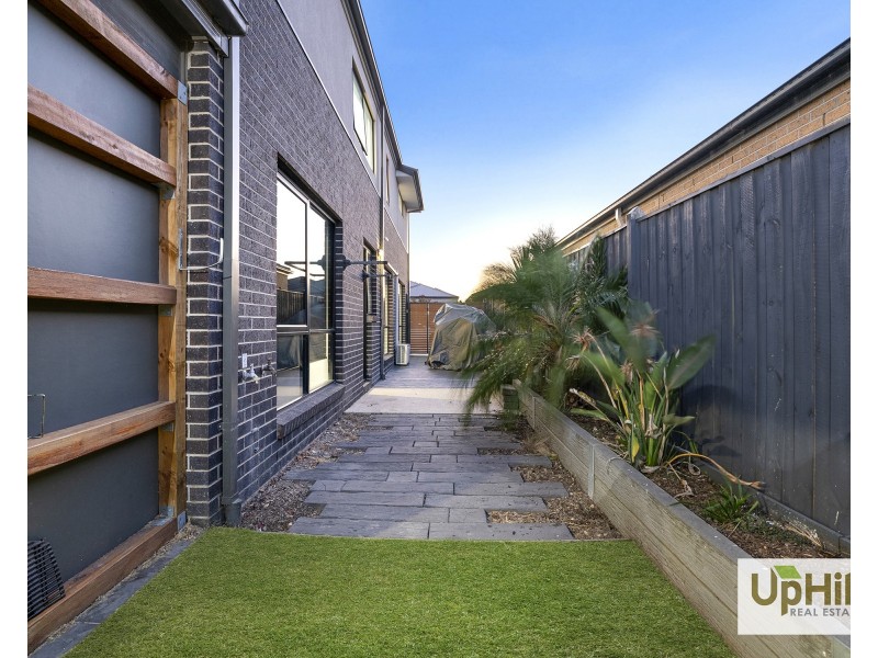 11 Everard Avenue, Clyde North VIC 3978