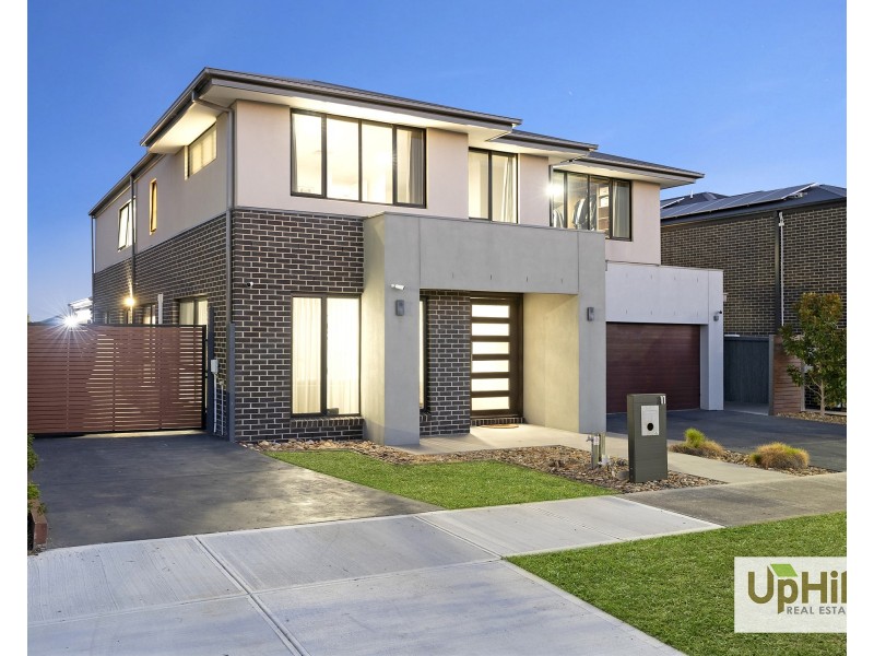11 Everard Avenue, Clyde North VIC 3978