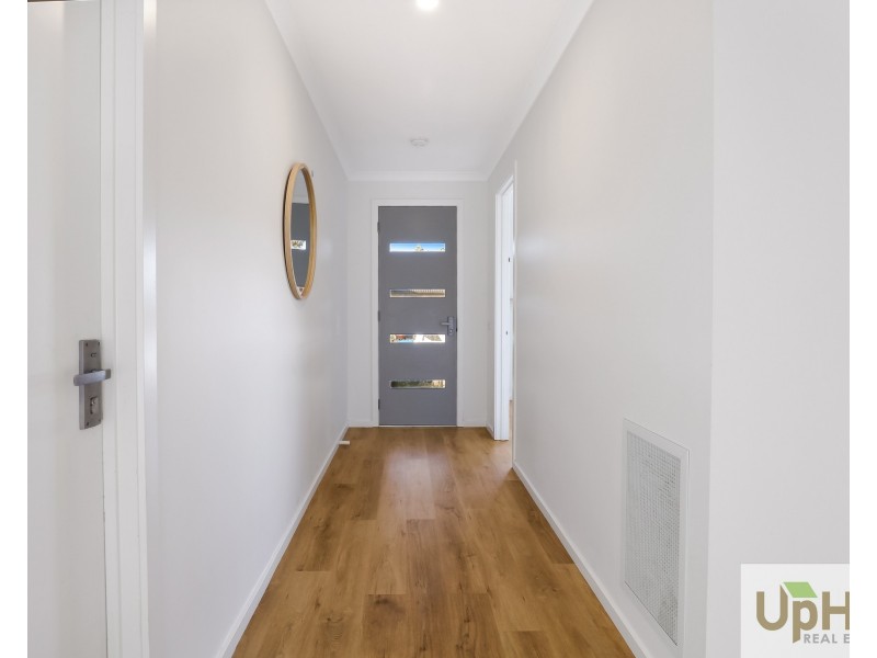 36 Highbury Road, Clyde North VIC 3978