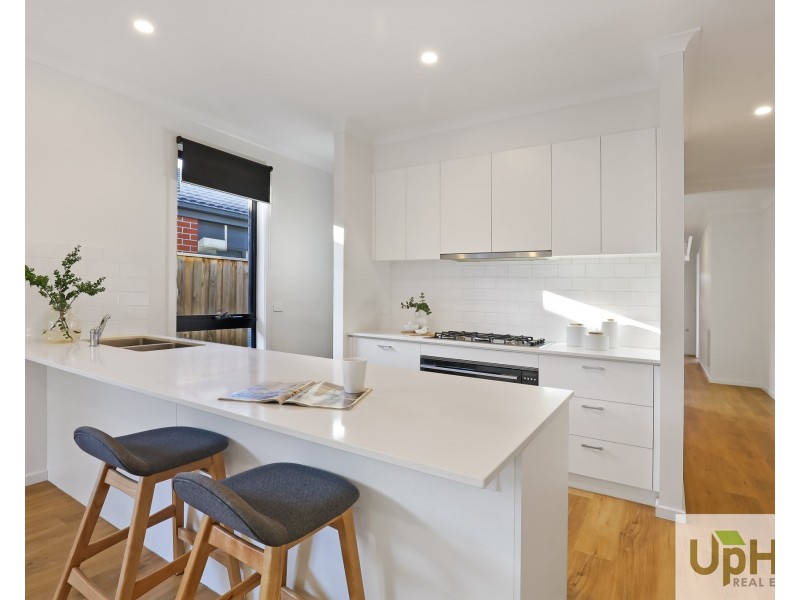 36 Highbury Road, Clyde North VIC 3978