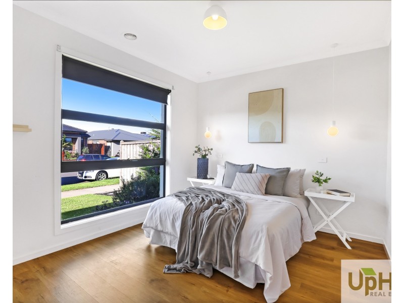36 Highbury Road, Clyde North VIC 3978