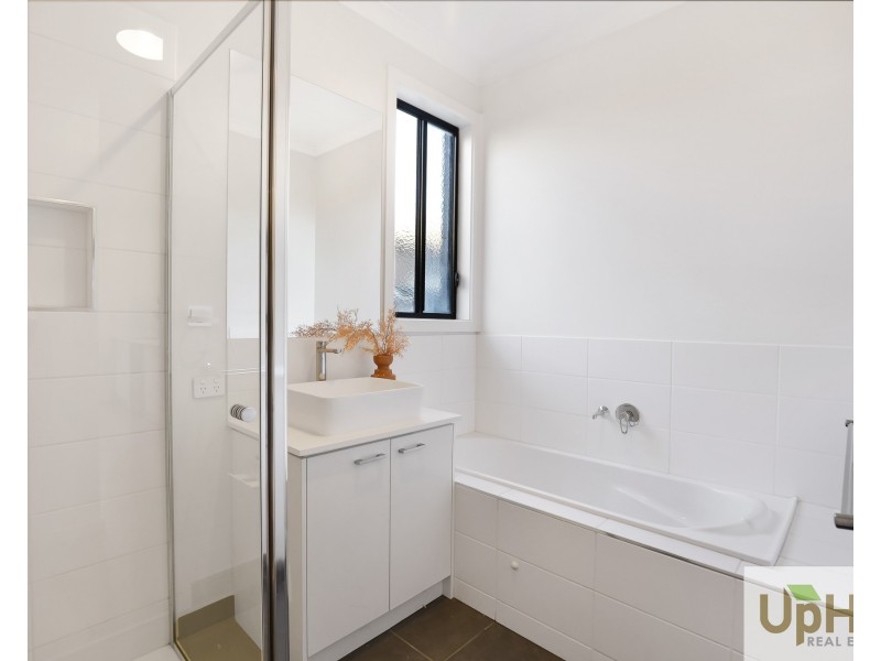 36 Highbury Road, Clyde North VIC 3978