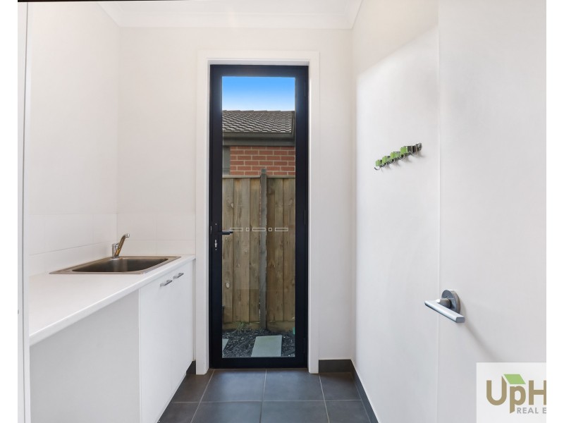 36 Highbury Road, Clyde North VIC 3978