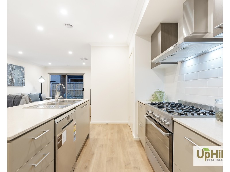 10 Praise Street, Clyde North VIC 3978