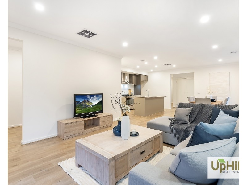 10 Praise Street, Clyde North VIC 3978