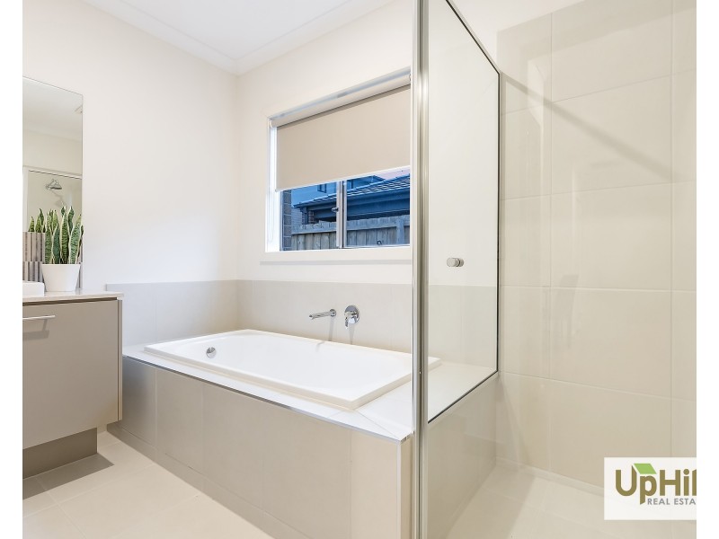 10 Praise Street, Clyde North VIC 3978