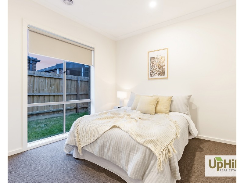10 Praise Street, Clyde North VIC 3978