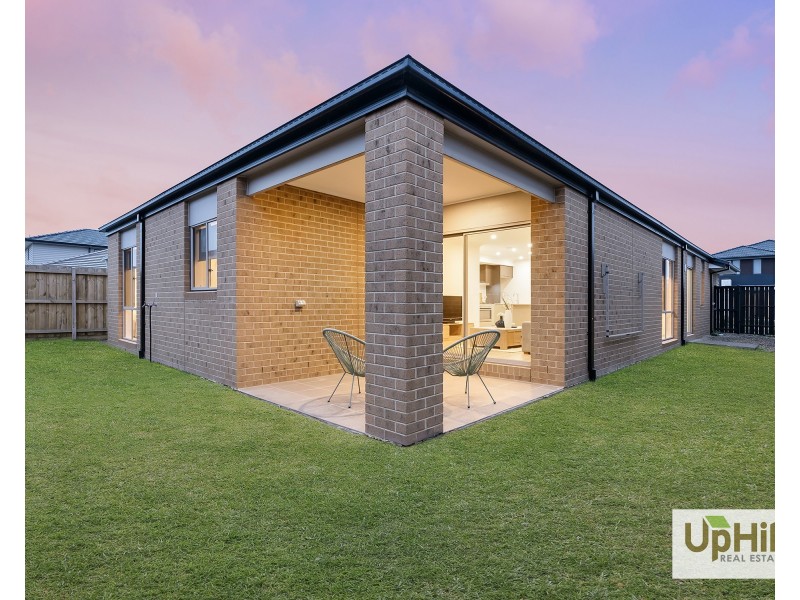 10 Praise Street, Clyde North VIC 3978