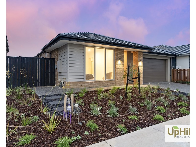 10 Praise Street, Clyde North VIC 3978