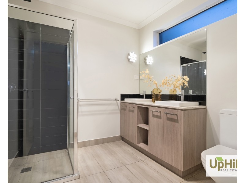 10 Grande Belmond Avenue, Clyde VIC 3978