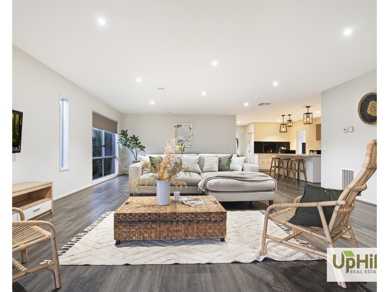 10 Grande Belmond Avenue, Clyde VIC 3978